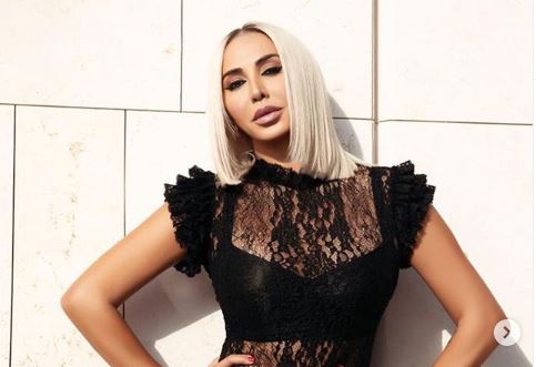 بفستان شيفون شفاف.. جويل مردينيان تصدم متابعيها بصورة مثيرة 