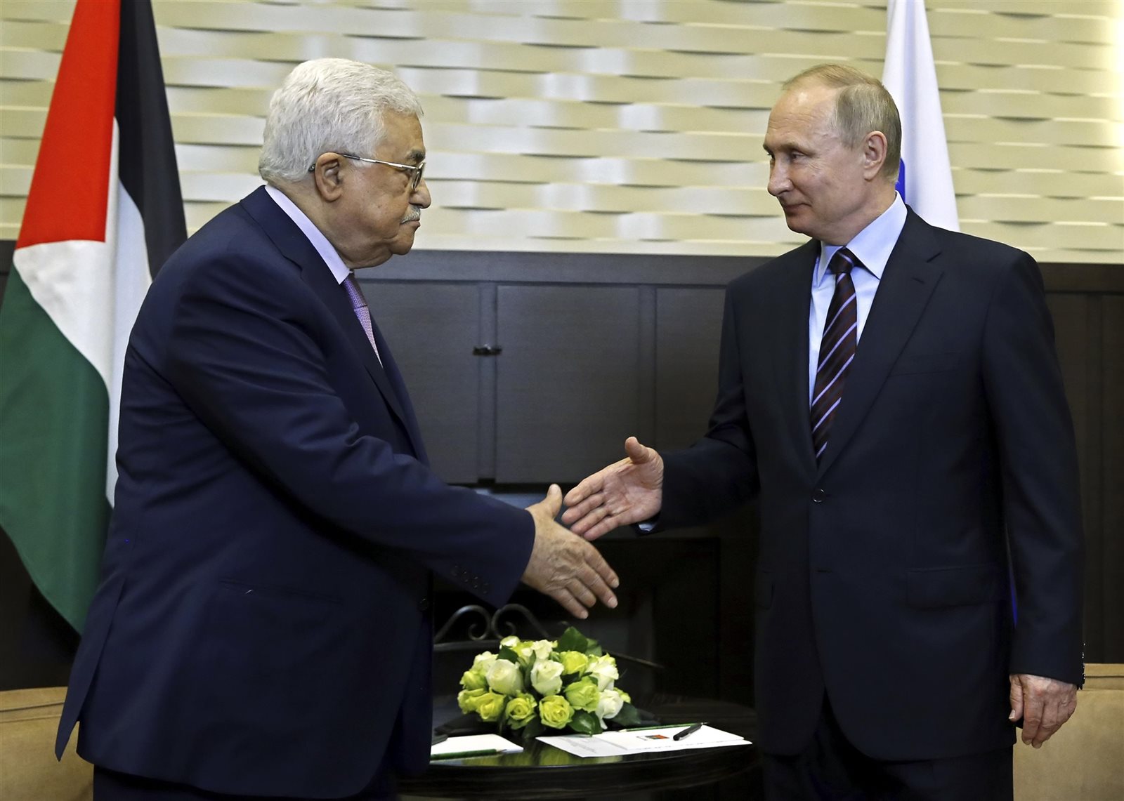 بوتين يؤكد لـ ابو مازن استعداده لدفع عملية السلام