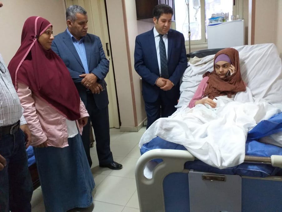 طالبة اسنان طالبة اسنان