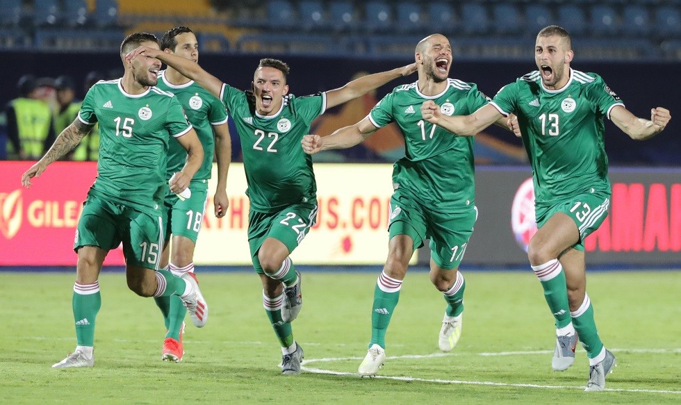 لاعبوا منتخب الجزائر الأول لكرة القدم 