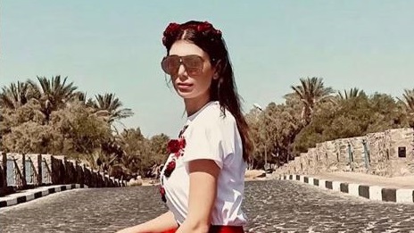 بجيب احمر قصير.. يارا نعوم تصدم متابعيها بإطلالة جريئة بجيب احمر قصير.. يارا نعوم تصدم متابعيها بإطلالة جريئة