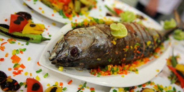 طريقة عمل السمك .. 5 وصفات مختلفة لأشهر خبراء الطهى