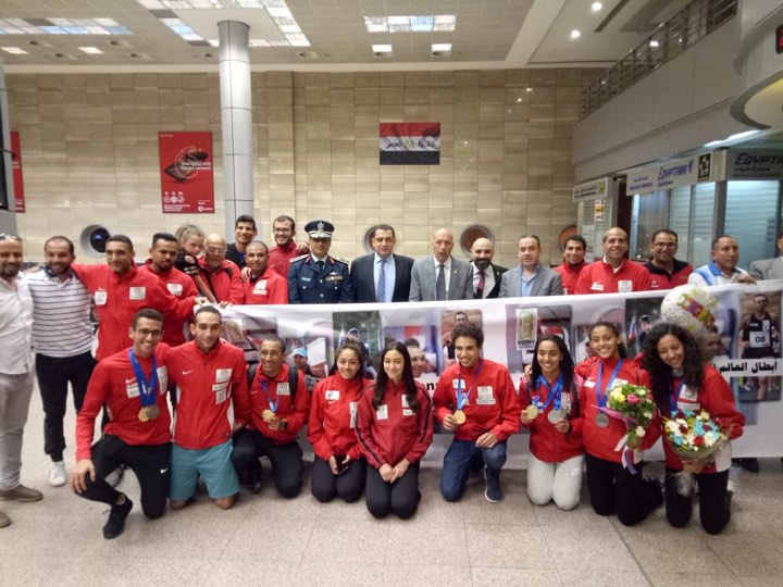 وفد من وزارة الرياضة فى استقبال الخماسى الحديث بمطار القاهرة وفد من وزارة الرياضة فى استقبال الخماسى الحديث بمطار القاهرة