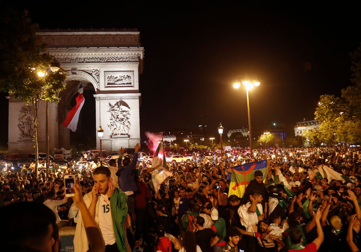 احتفالات جماهير الجزائر