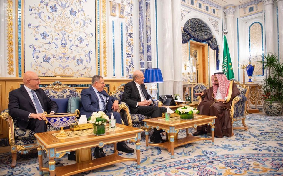 الملك سلمان يستقبل رؤساء حكومات لبنان السابقين الملك سلمان يستقبل رؤساء حكومات لبنان السابقين