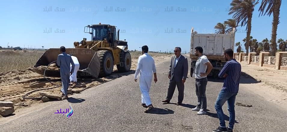 رئيس مدينة طور سيناء يتفقد اعمال ازدواج طريق حمام موسى