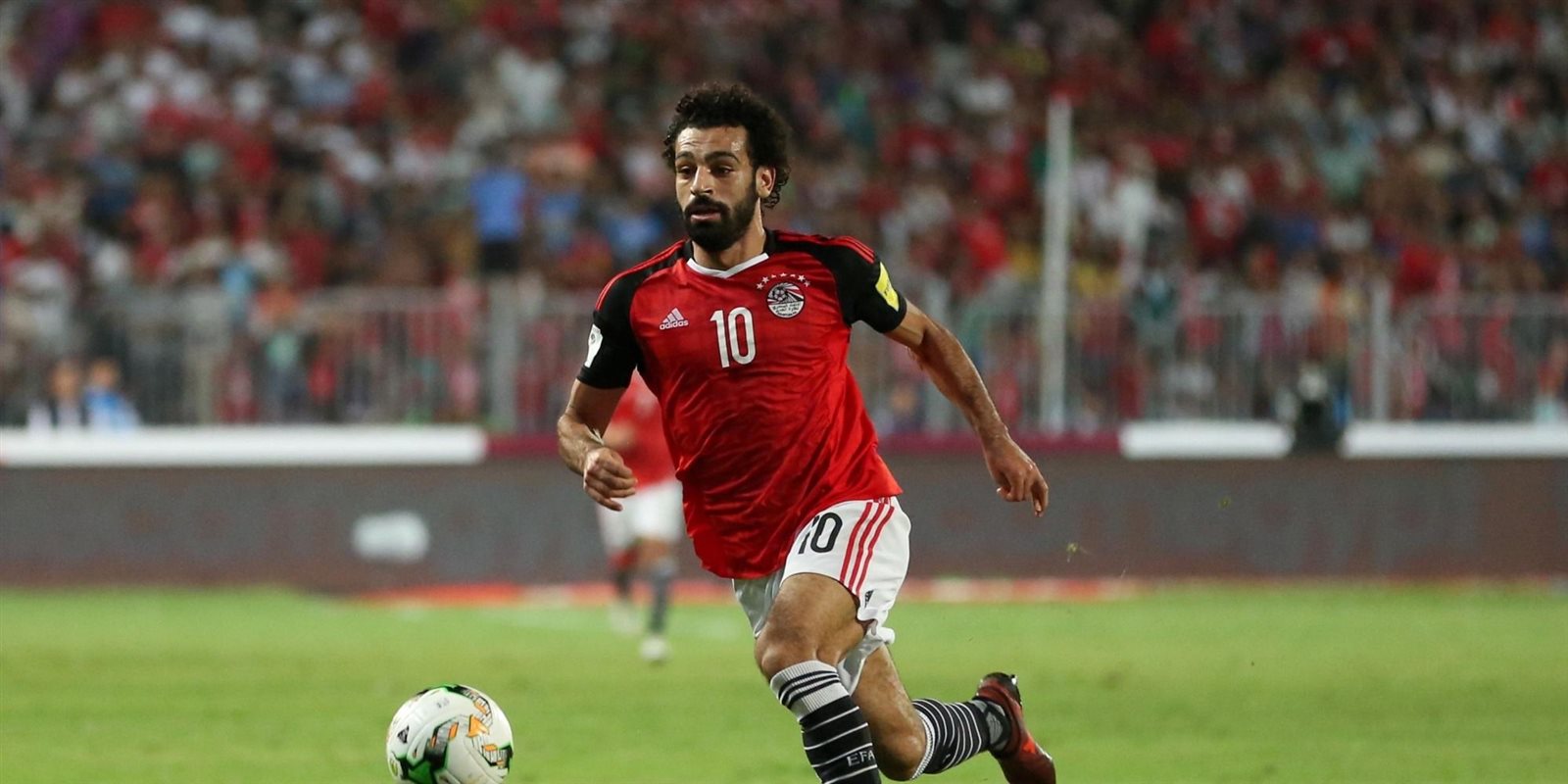 محمد صلاح نجم المنتخب وفريق ليفربول الإنجليزي محمد صلاح نجم المنتخب وفريق ليفربول الإنجليزي