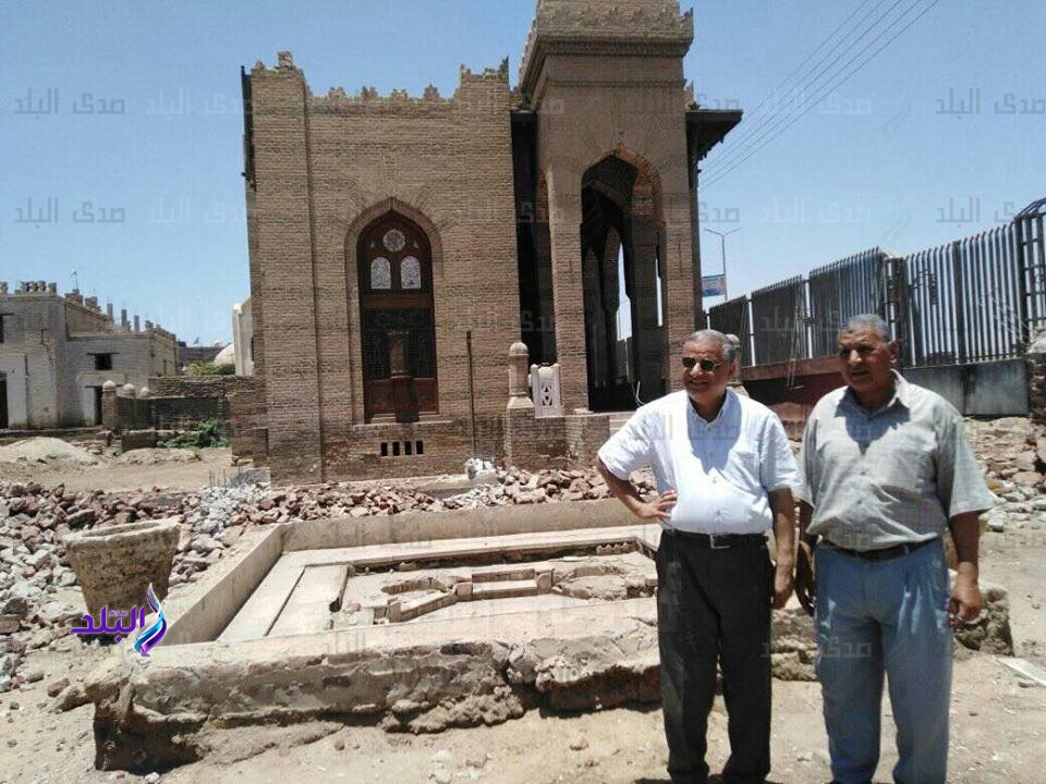 أثناء متابعة العمل في المشروع