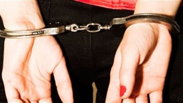 حبس فتاة وسائق لاتهامهما بسرقة مليون و600 ألف جنيه