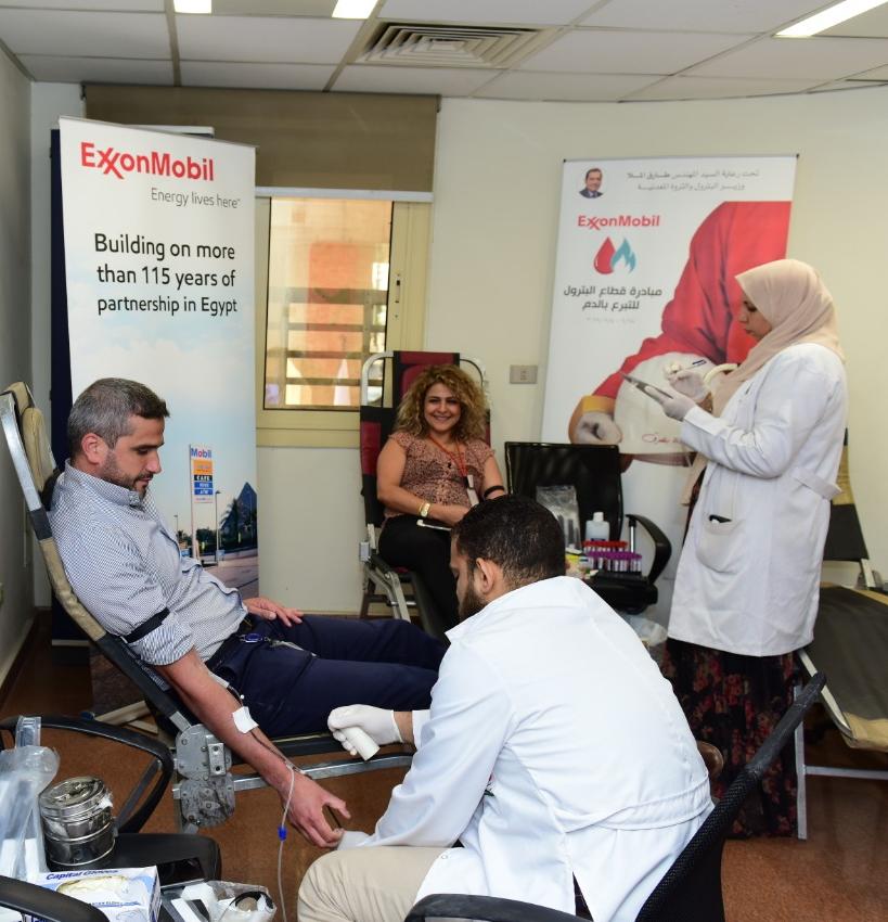 جانب من التبرع بالدم 