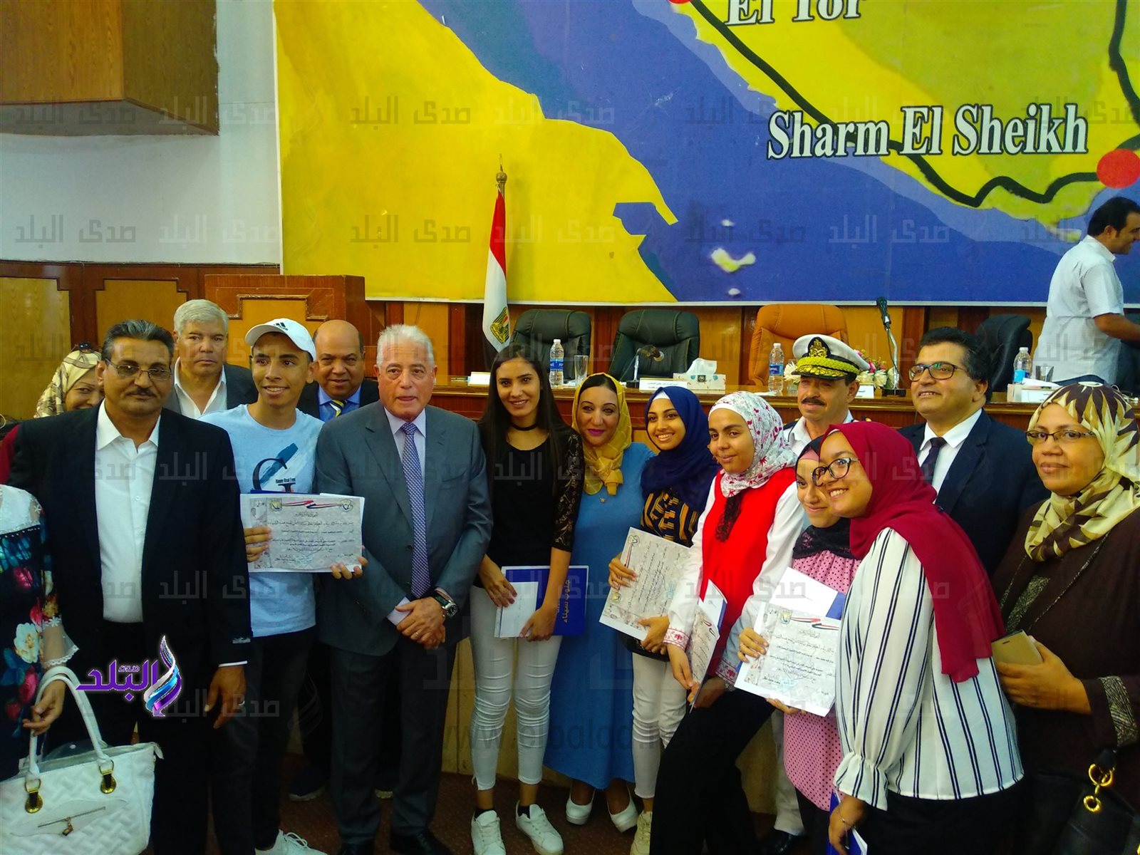 محافظ جنوب سيناء يكرم أوائل الثانوية العامة