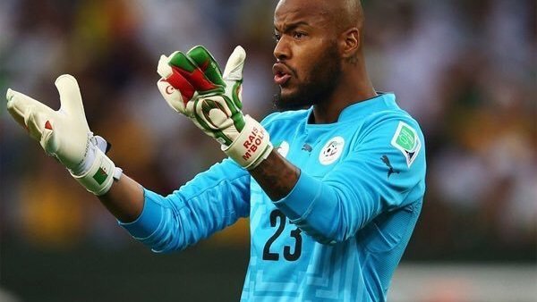 رايس مبولحى حارس مرمى منتخب الجزائر رايس مبولحى حارس مرمى منتخب الجزائر