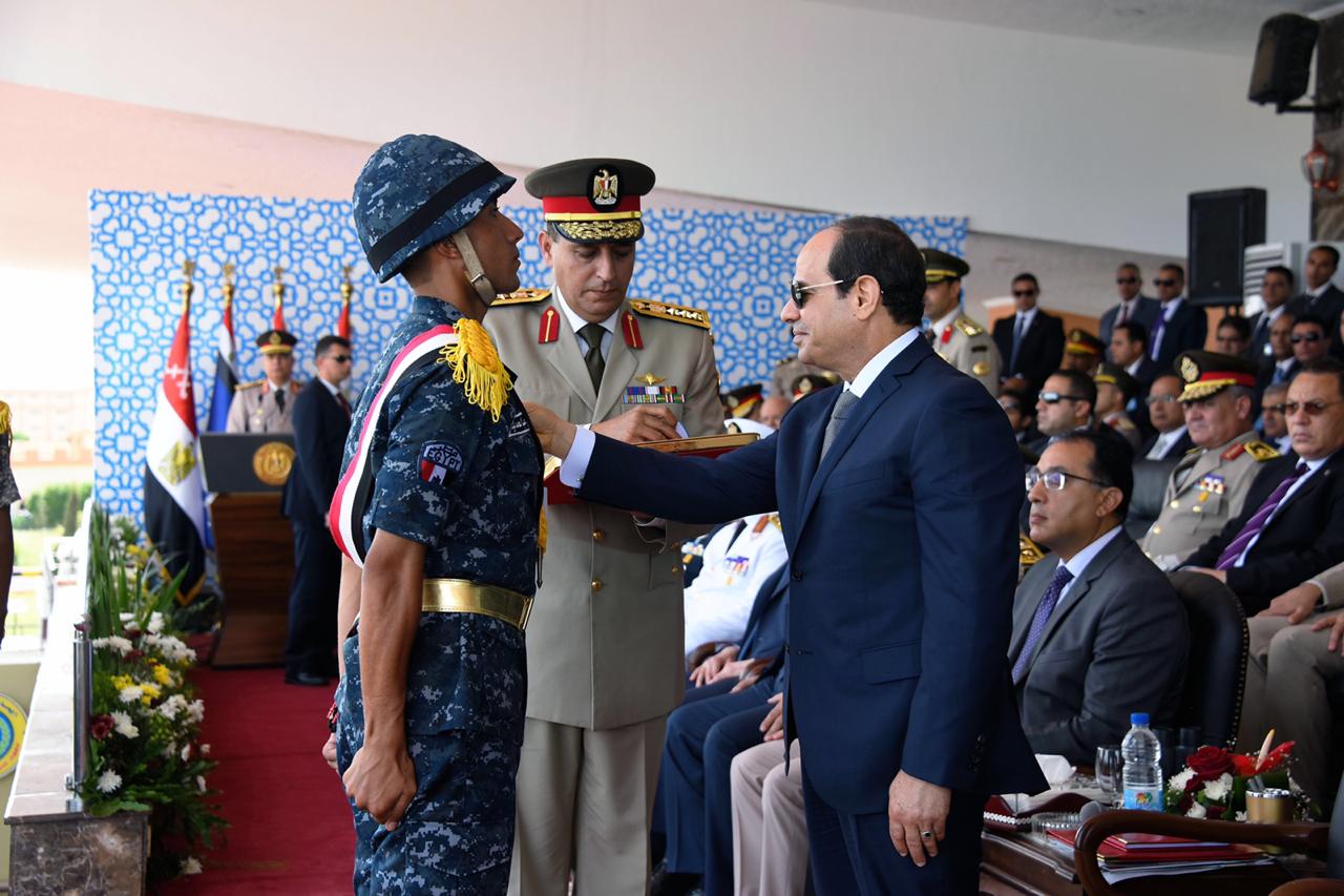 الرئيس عبد الفتاح السيسي الرئيس عبد الفتاح السيسي
