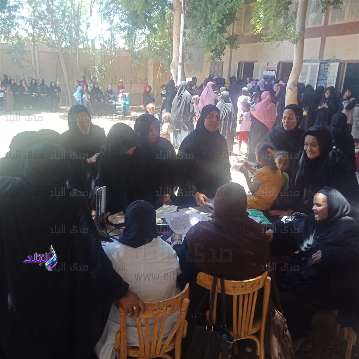  قافلة طبية من جامعة أسوان لـ قرية المنصورية