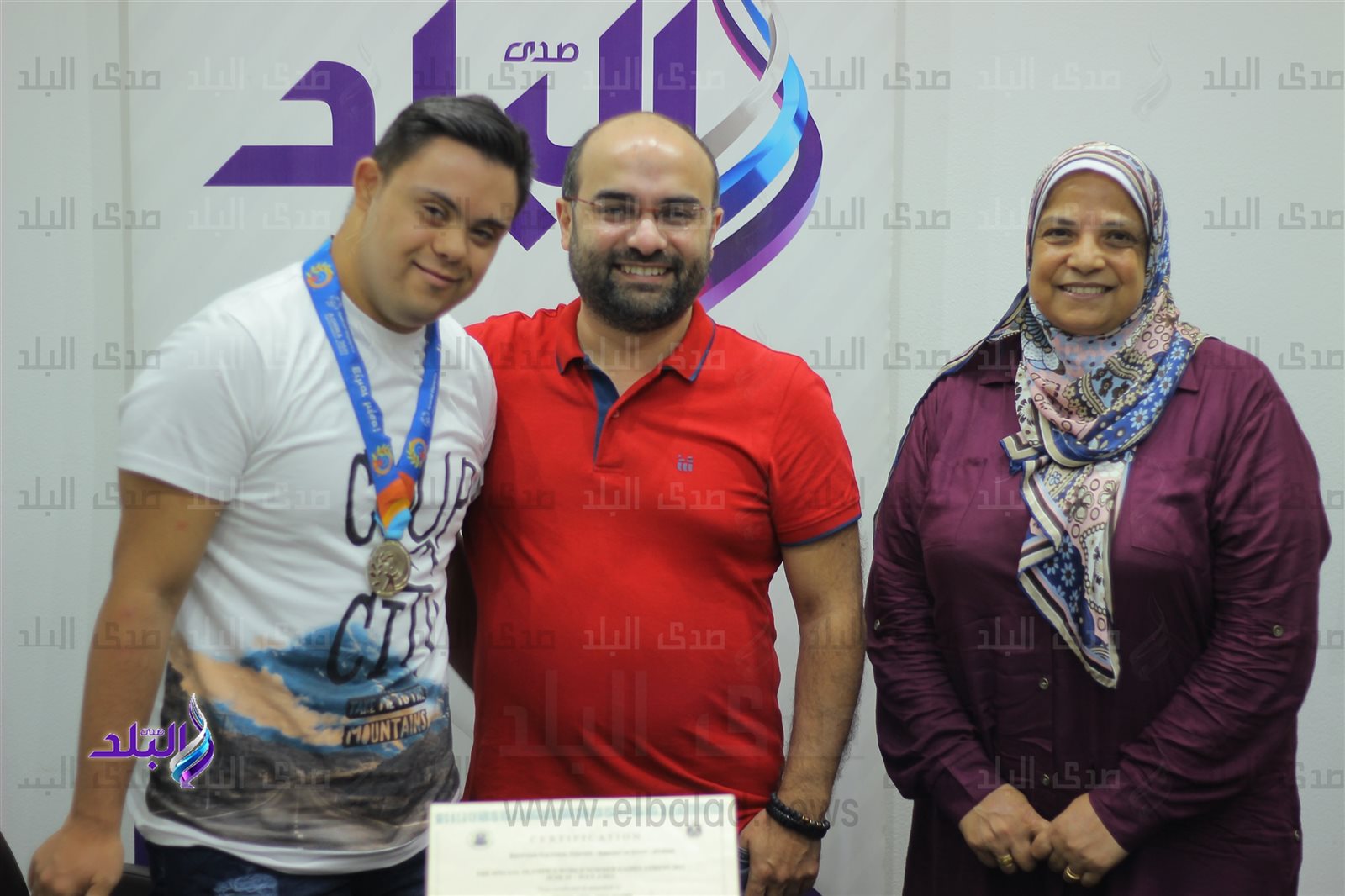 محمود عادل ووالدته في ضيافة صدى البلد
