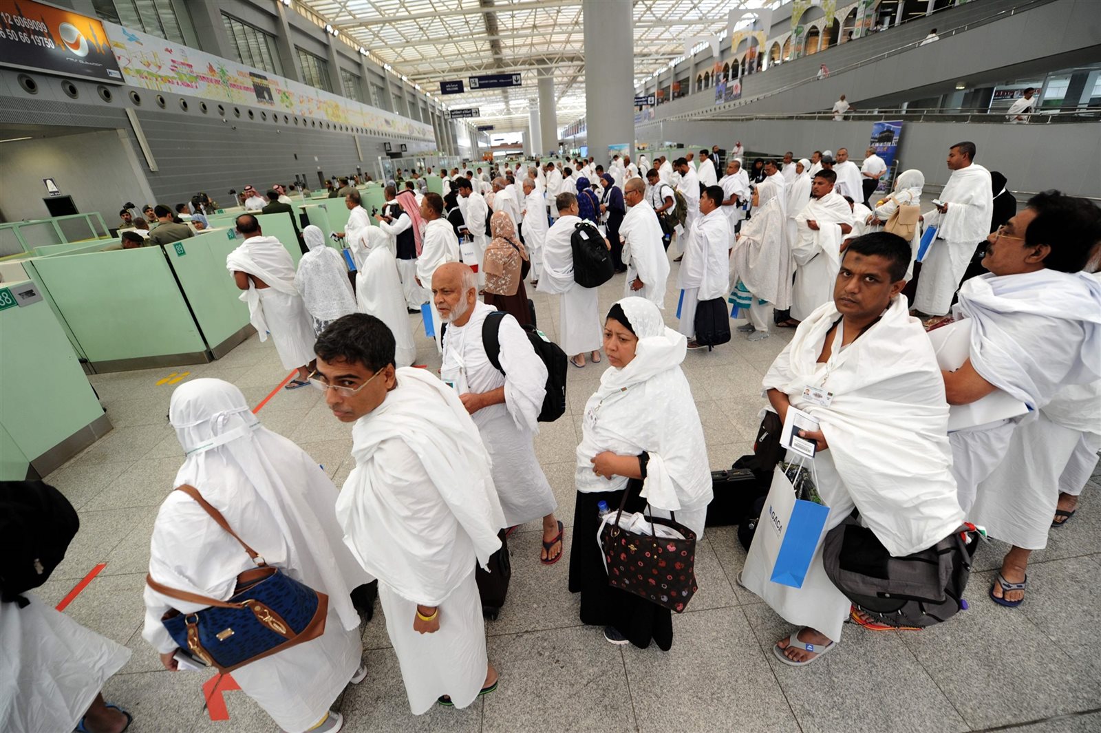 حجاج بيت الله الحرام في المطار حجاج بيت الله الحرام في المطار
