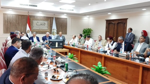 محافظ مطروح يستعرض أمام وفد برلماني المشروعات التنموية محافظ مطروح يستعرض أمام وفد برلماني المشروعات التنموية