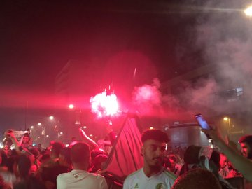 جماهير الجزائر تشعل فرنسا بعد الفوز ببطولة أمم افريقيا