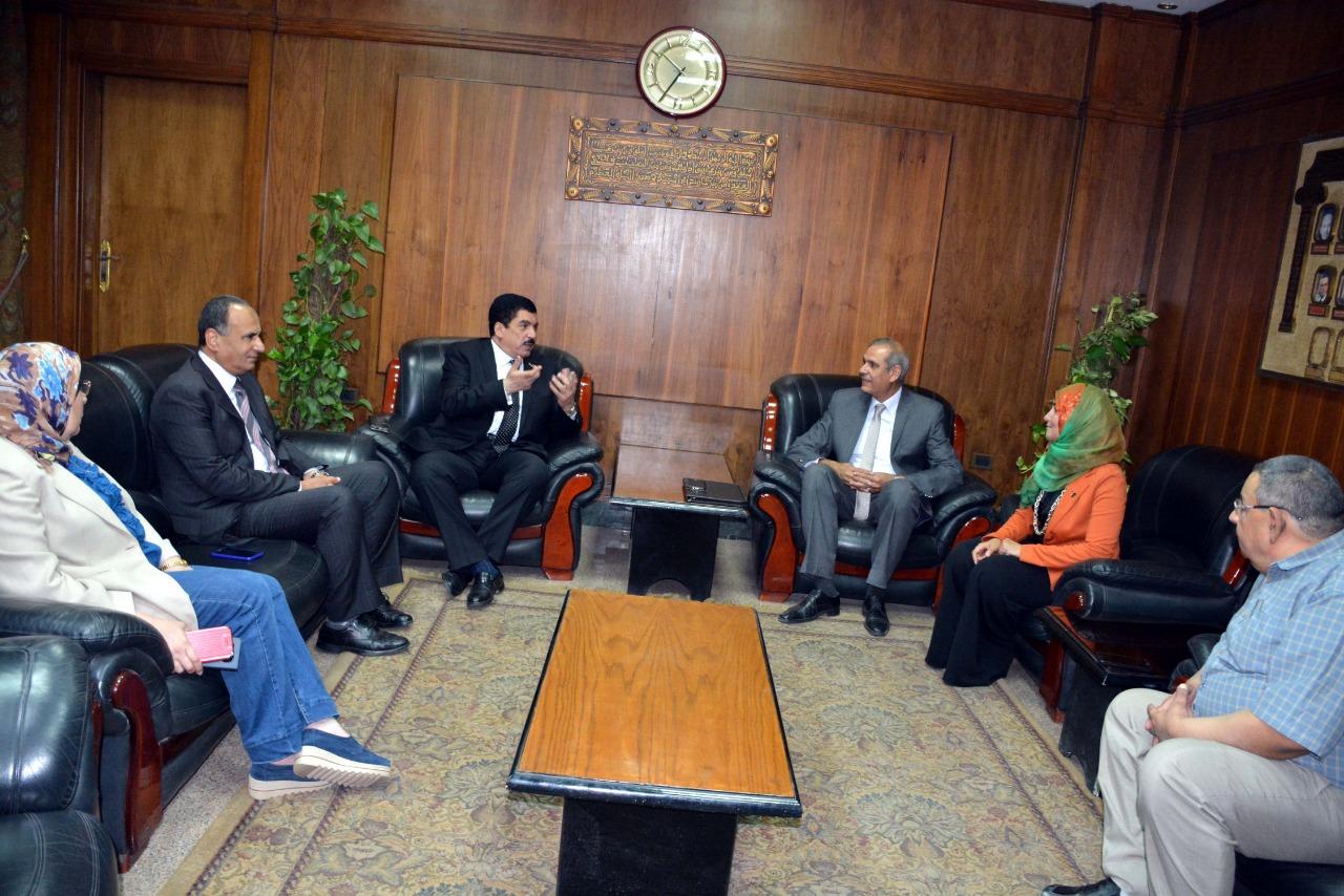 محافظ القليوبية يستقبل مدير المتابعة الميدانية محافظ القليوبية يستقبل مدير المتابعة الميدانية