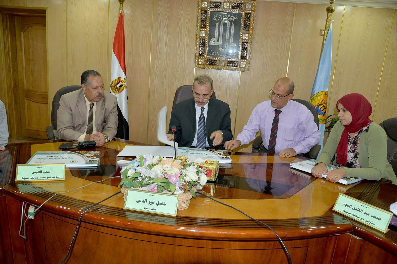 محافظ أسيوط يتسلم أول أطلس لأراضي أملاك الدولة لمركز أبوتيج 
