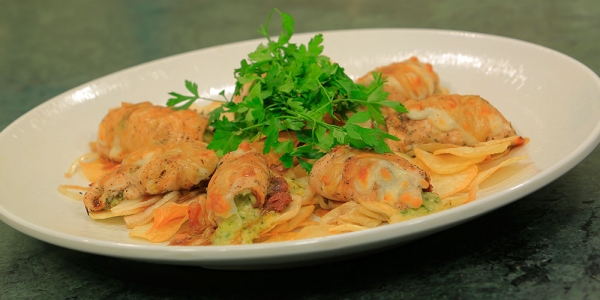 هناكل ايه النهاردة .. صدور دجاج بالطماطم وأرز أصفر 