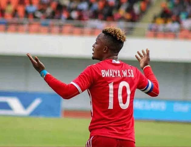 المهاجم الكونغولي والتر بواليا، قائد نكانا رد ديفلز الزامبي