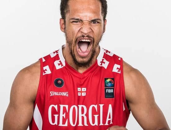 لاعب السلة الأمريكى الأصل الجورجى الجنسية مايكل ديكسون