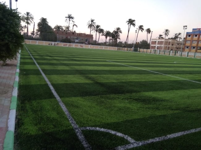 الانتهاء من ملعب نجيل صناعي قانوني بمركز شباب الواسطى بالفتح