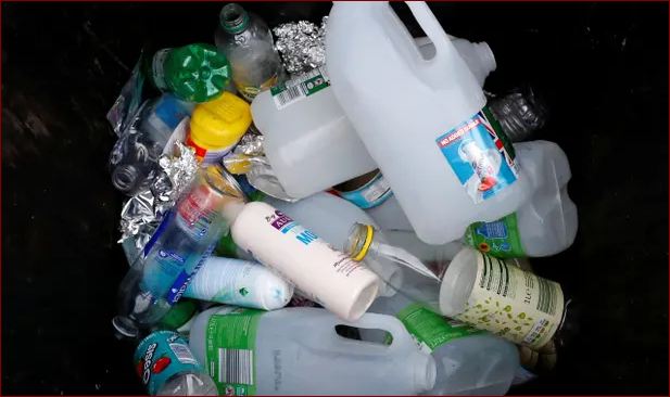 مخلفات البلاستيك