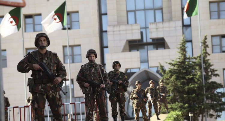 قوات الدرك الوطني بالجزائر