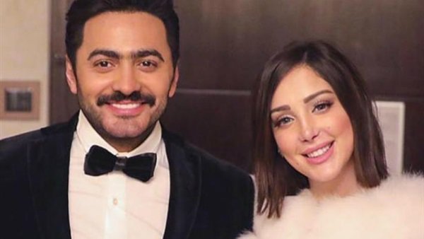 زوجة تامر حسنى تتألق بإطلالة سوداء من توقيعها