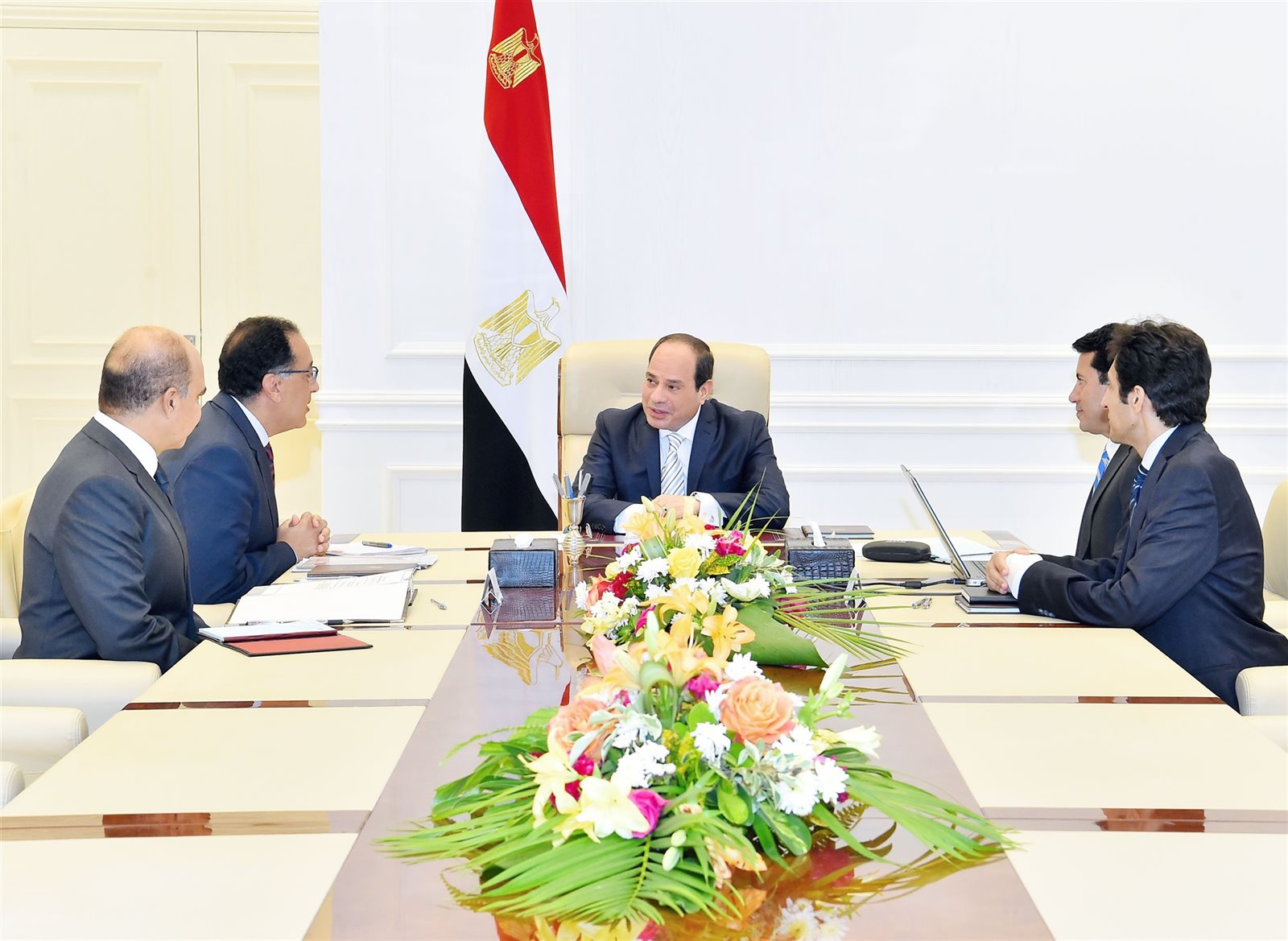 الرئيس السيسى خلال اجتماعه برئيس الوزراء ووزير الشباب