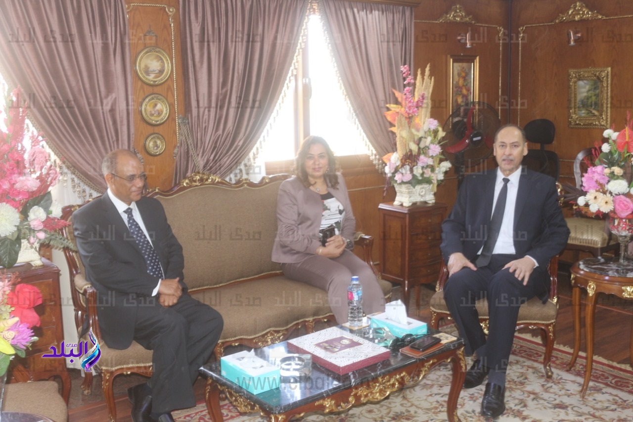 محافظ دمياط تهنئ مدير الأمن الجديد ويبحثان عددا من الملفات  محافظ دمياط تهنئ مدير الأمن الجديد ويبحثان عددا من الملفات