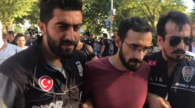 الشرطة التركية تفض مظاهرات السوريين في اسطنبول