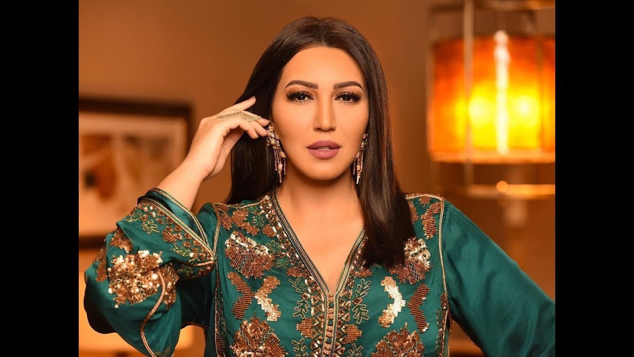 أسماء لمنور 