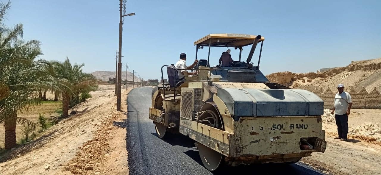 بدء تنفيذ الرصف في الخطة الاستمثارية الجديدة بدء تنفيذ الرصف في الخطة الاستمثارية الجديدة