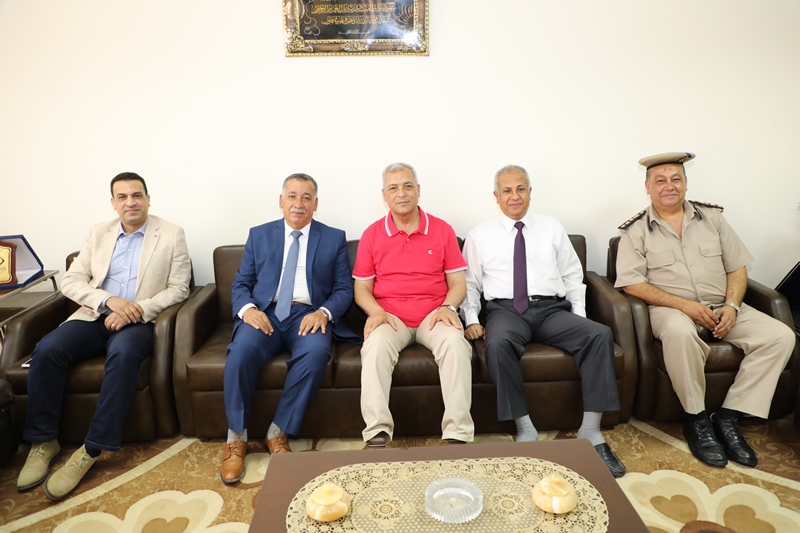 محافـظ المنوفية يهنىء مدير الأمن الجديد بتوليه مهام منصبه محافـظ المنوفية يهنىء مدير الأمن الجديد بتوليه مهام منصبه