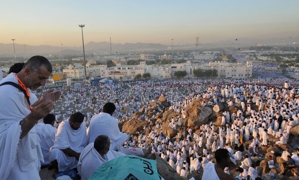 حكم استئجار المقيمين في السعودية لأداء الحج عن الغير حكم استئجار المقيمين في السعودية لأداء الحج عن الغير