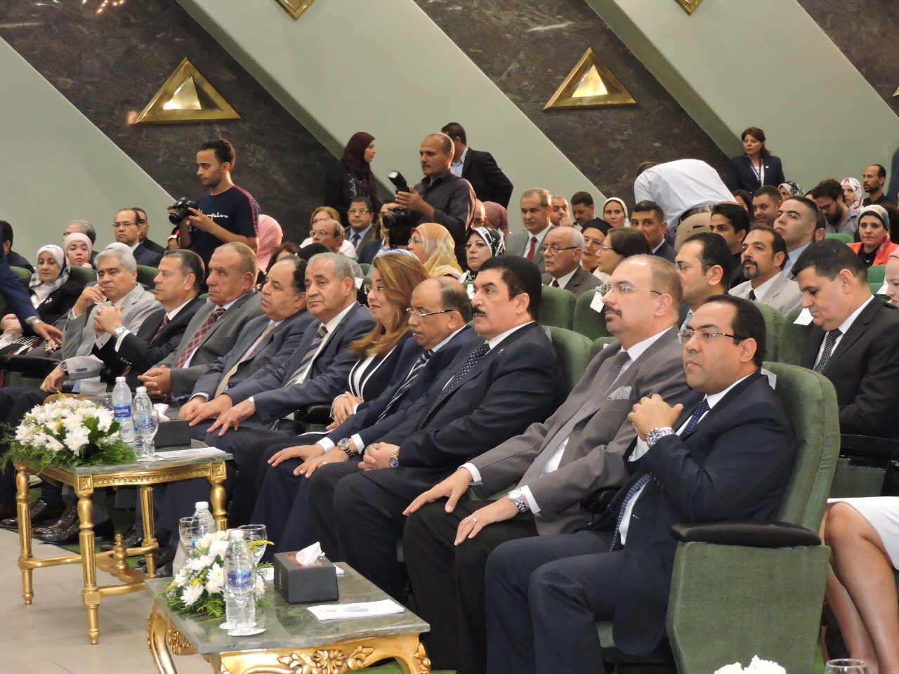 خلال الاجتماع خلال الاجتماع