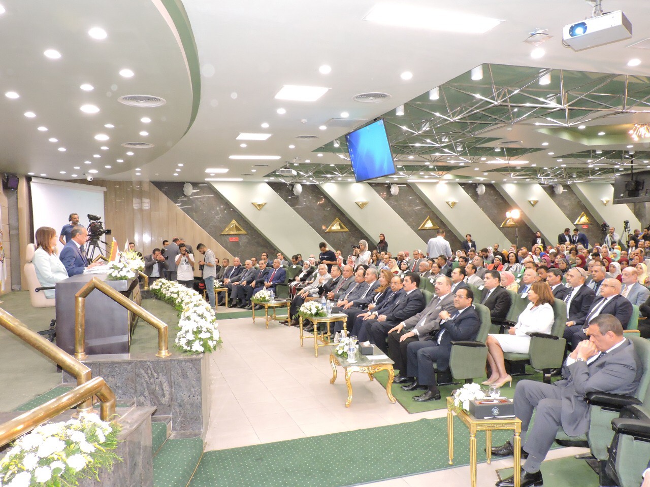 خلال المؤتمر خلال المؤتمر