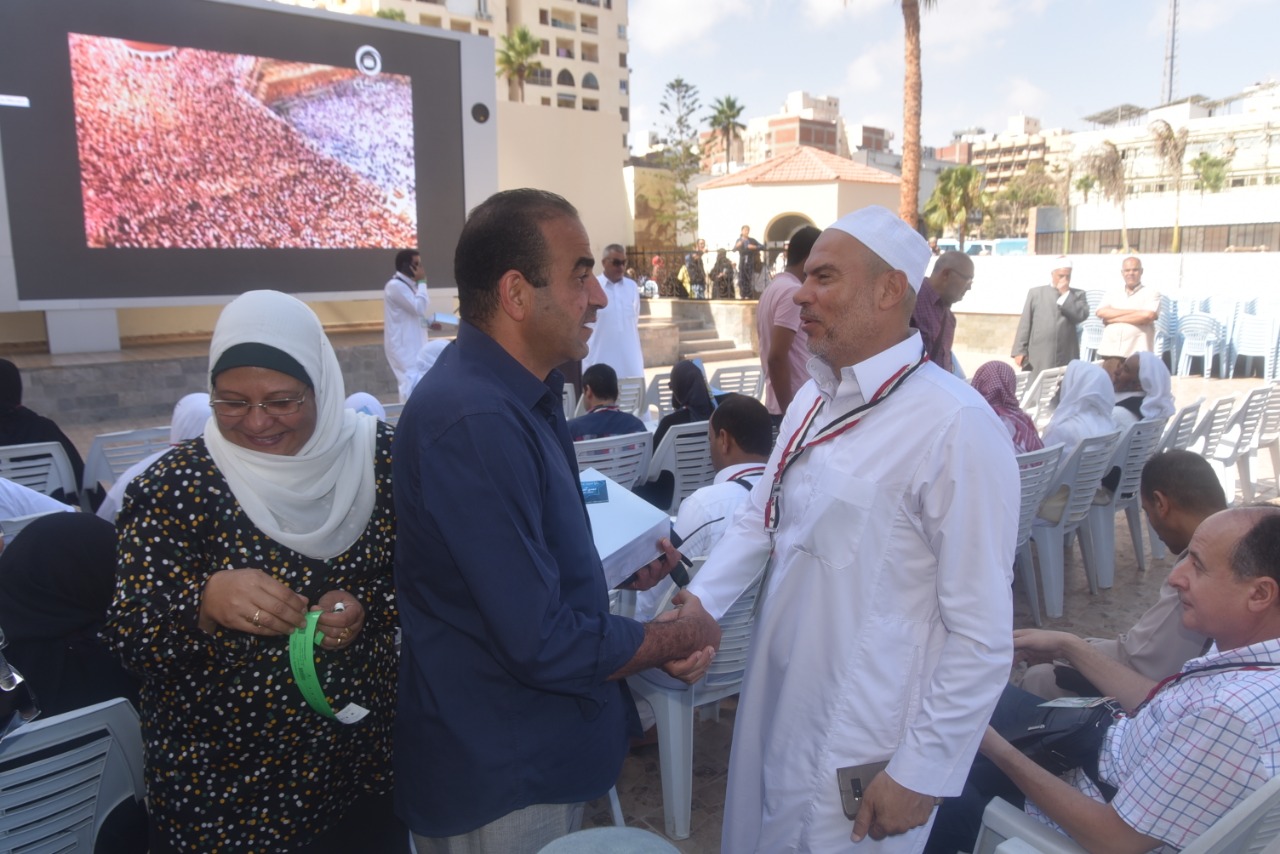 مطروح تودع حجاج الجمعيات الاهلية