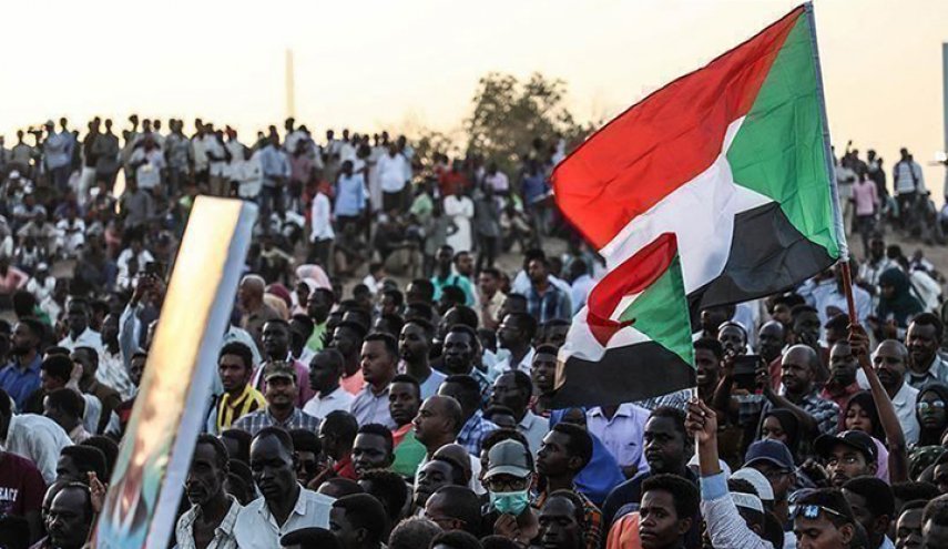 متظاهرين بالسودان