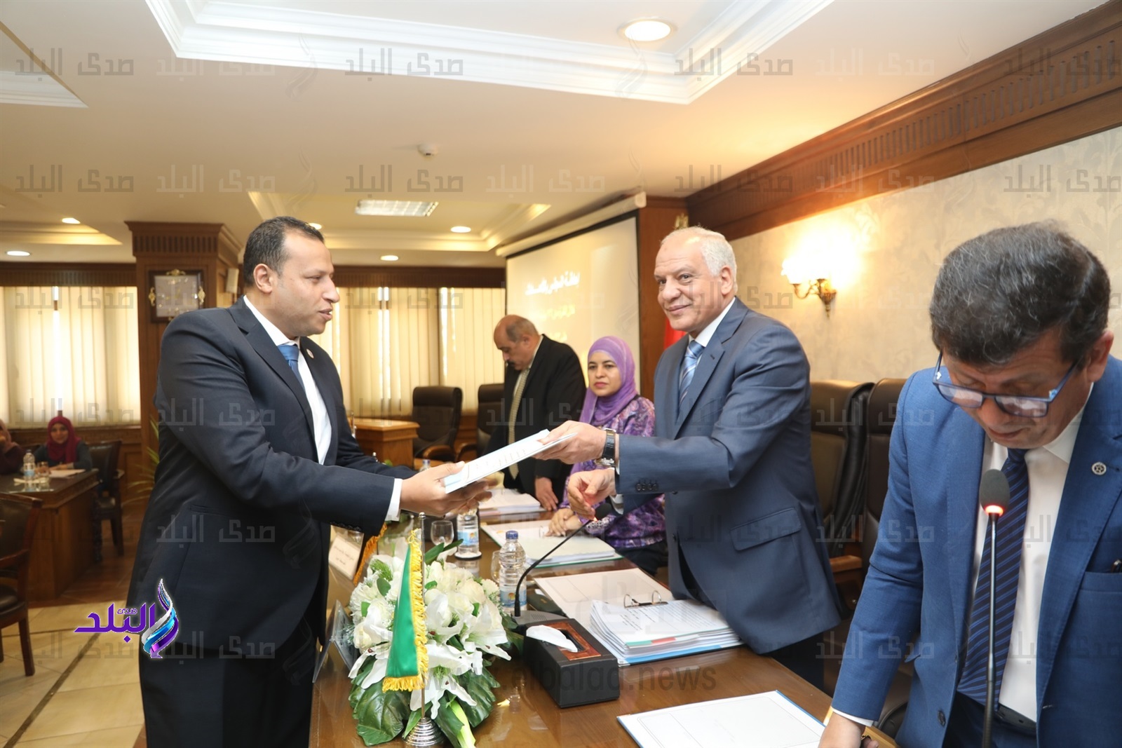 محافظ الجيزة يكرم الدفعة الأولى