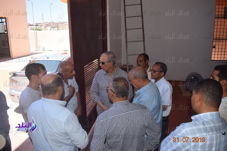محافظ البحر الاحمر يتابع تشغيل محطة الرفع رقم 7 بطريق النصر 
