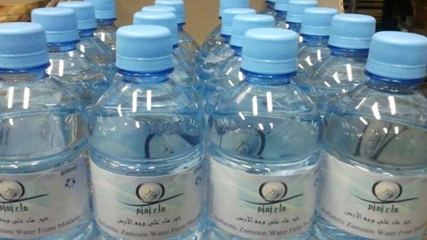 التضلع من ماء زمزم  التضلع من ماء زمزم