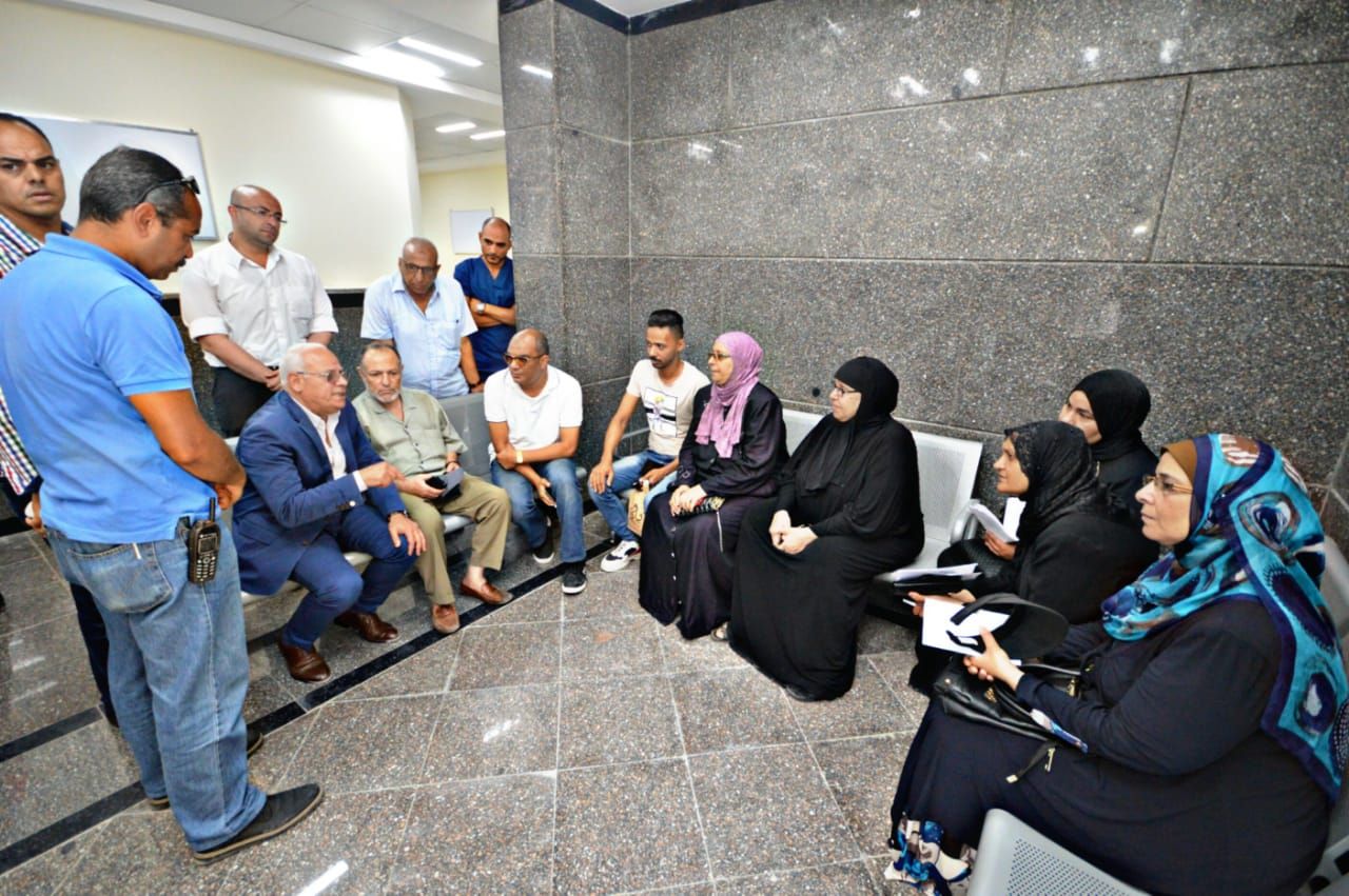 المحافظ مع المواطنين المحافظ مع المواطنين