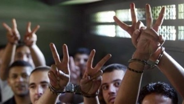 40 أسيرًا فلسطينيًا في معتقل "النقب" الإسرائيلي يضربون عن ال 40 أسيرًا فلسطينيًا في معتقل "النقب" الإسرائيلي يضربون عن ال