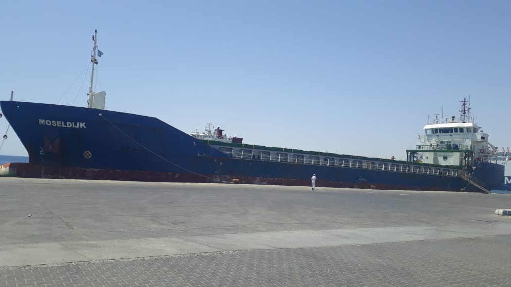 تداول 665 شاحنة بضائع و361 سيارة بموانى البحر الاحمر تداول 665 شاحنة بضائع و361 سيارة بموانى البحر الاحمر