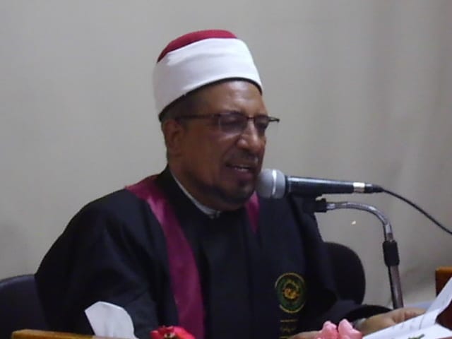 الشيخ الكلحي خلال المناقشة الشيخ الكلحي خلال المناقشة