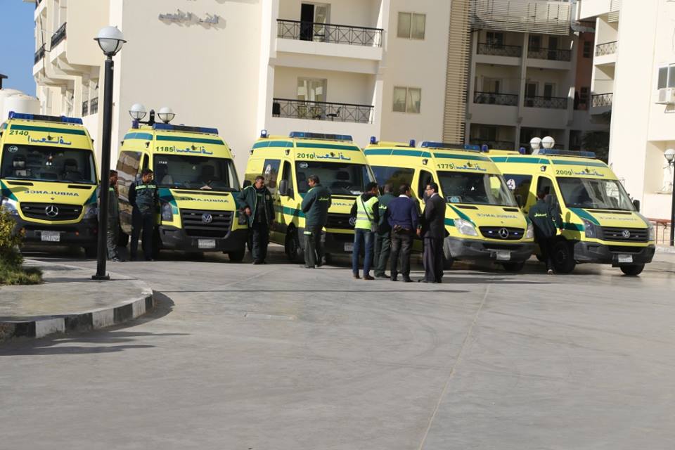 توزيع سيارات الإسعاف على الساحات المخصصة لصلاة العيد بسيناء